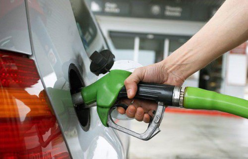 مجلس با سهمیه بندی بنزین مخالفت کرد 
