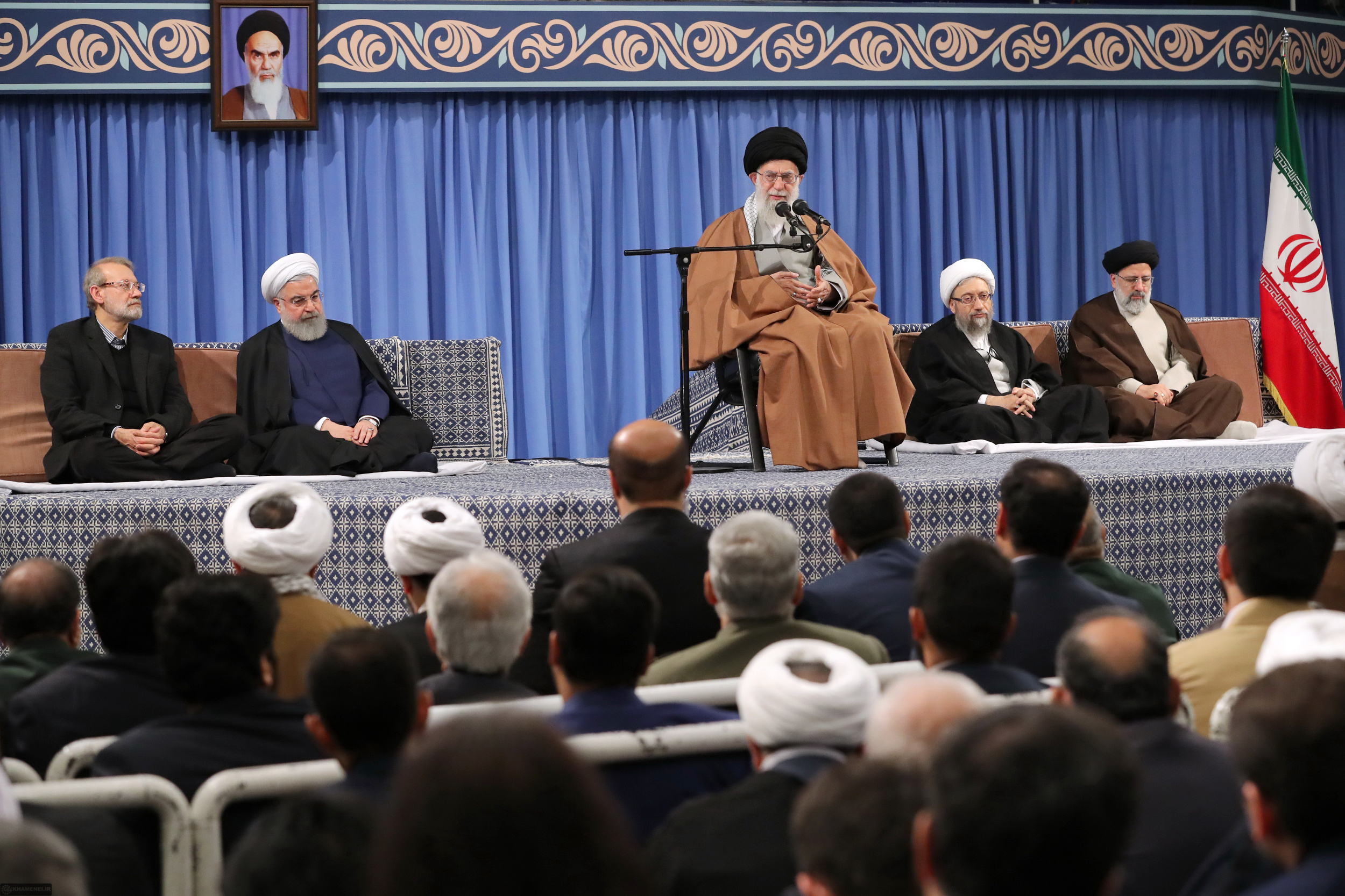 رهبر معظم انقلاب اسلامی در دیدار با جمعی از مسئولان نظام 