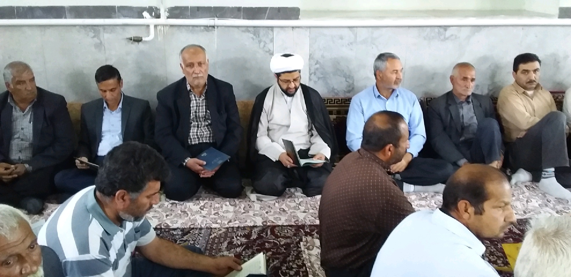 حضور امام جمعه محترم شهر قهدریجان در مراسم های ترحیم روستای دشتچی به همراه اعضای ستاد نماز جمعه