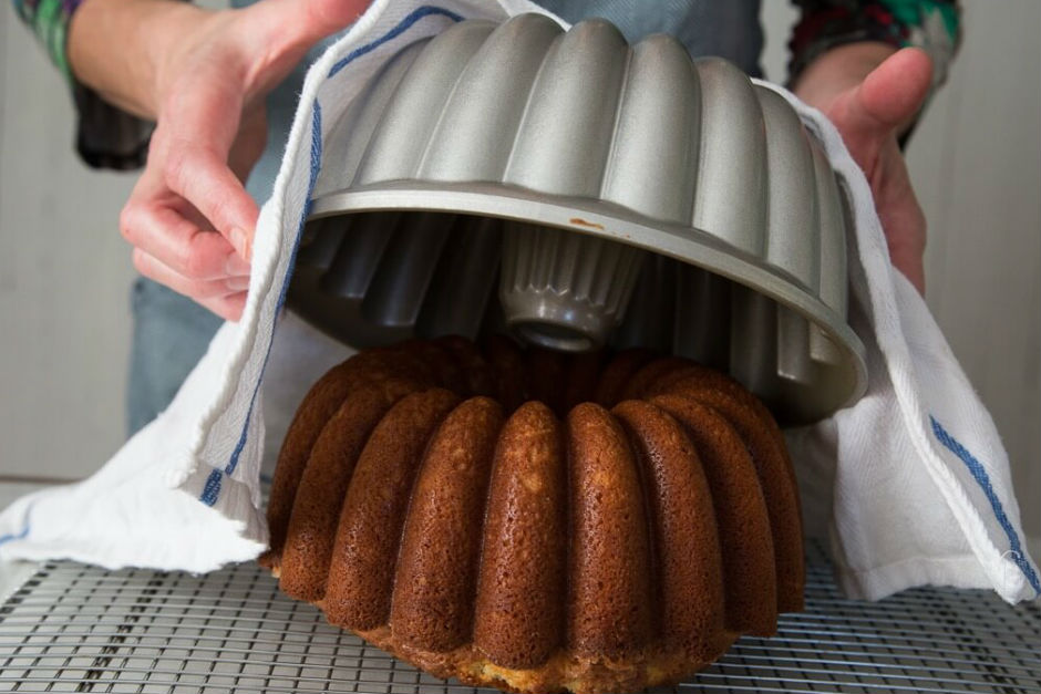 فوت و فن هایی برای جلوگیری از چسبیدن کیک به قالب