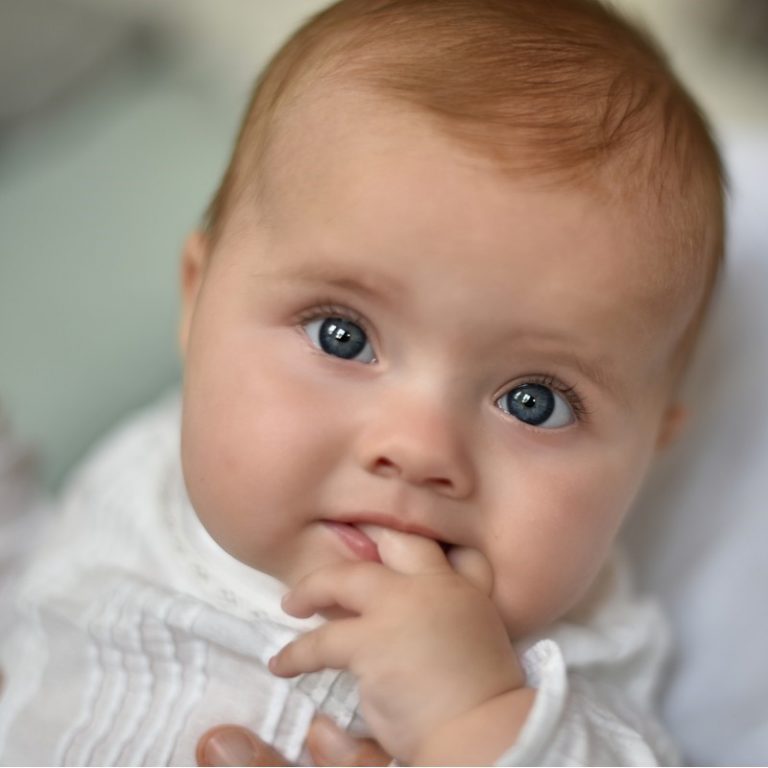  نابینا شدن نوزاد در اثر نور فلاش دوربین