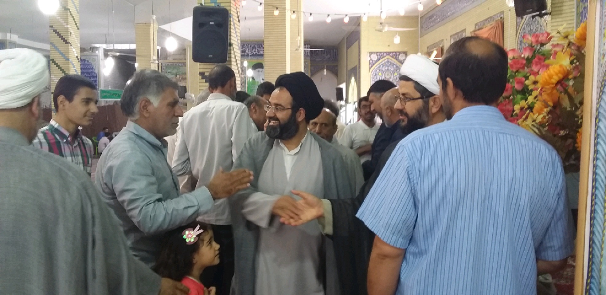 دیدار مردمی امام جمعه محترم شهر قهدریجان و تعدادی از روحانیون با نمازگزاران نماز جمعه