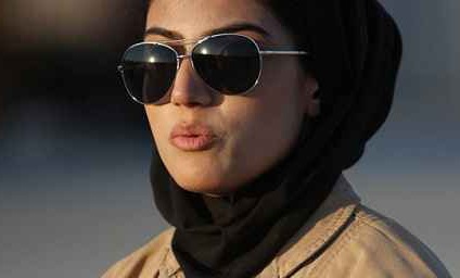 اولین خلبان زن زیبای جهان با حجاب اسلامی