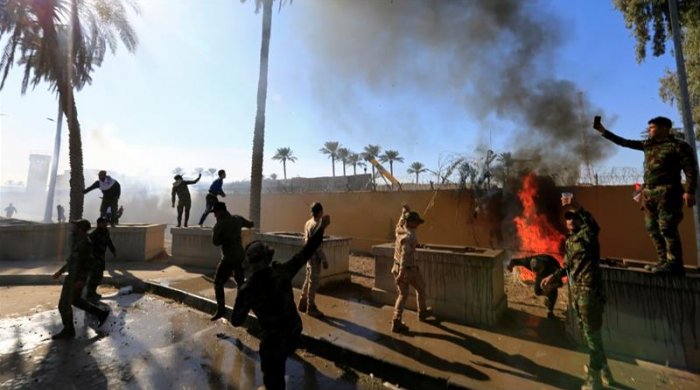 آخرین تحولات عراق: عادل عبدالمهدی سه روز عزای عمومی اعلام کرد / سفارت آمریکا در محاصره مردم