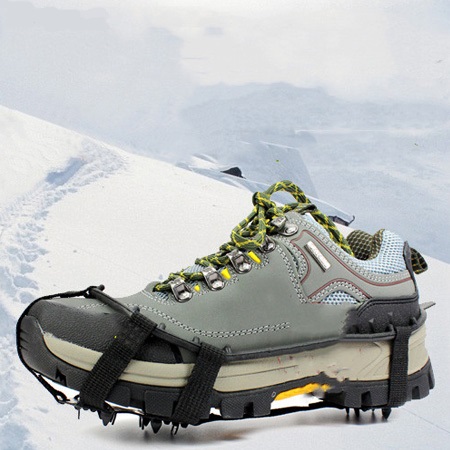 زنجیر کفش کوهنوردی بدون امکان لیز خوردن روی برف