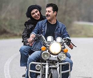 رحمت و همسرش در ماه عسل سوار موتور 