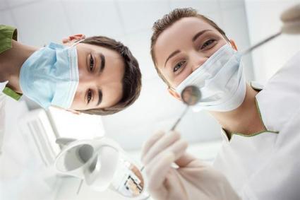 7 دلیل برای مراجعه به دندانپزشکی