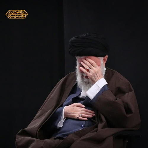 📸 تصویری ویژه از رهبر انقلاب در حال سلام به حضرت اباعبدالله الحسین علیه السلام