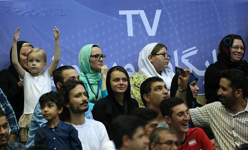 عکس های حضور زنان در ورزشگاه بازی والیبال ایران و آمریکا