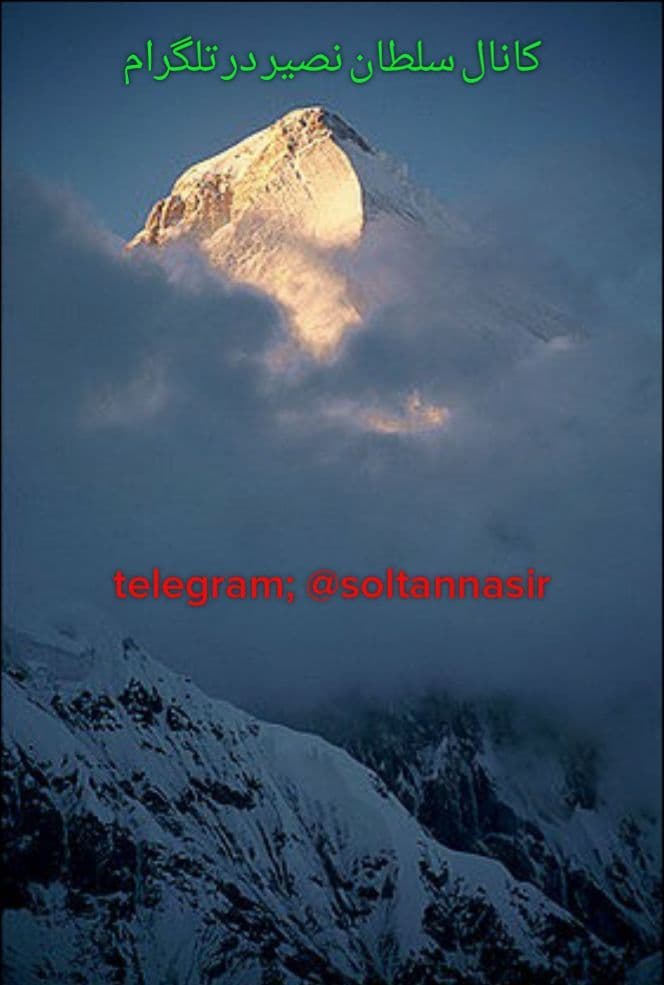 تصویر قله هرمی کوه خان تنگری در قزاقستان 
