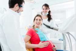 مراقبت از دهان و دندان در دوران بارداري / خانم هاي باردار