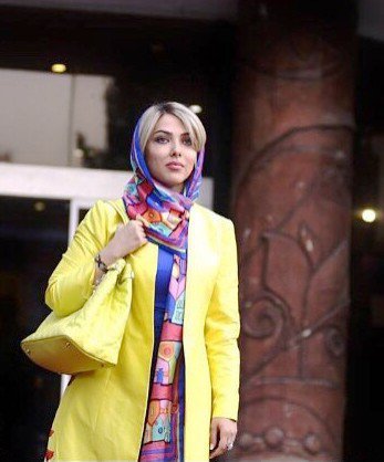  عکس های لیلا اوتادی با مانتوی زرد رنگش!