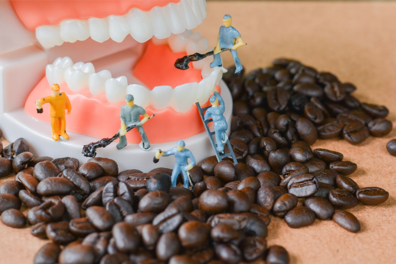 چای می تواند دندان های شما را بیش از قهوه لک کند ...
