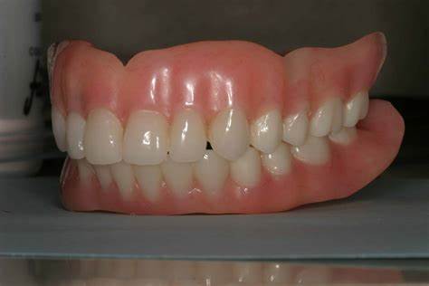 دندان مصنوعی چیست؟ آیا قابل تشخیص است که دندان های من پروتز هستند؟