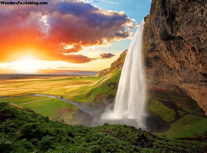 آبشار زیبا در ایسلند