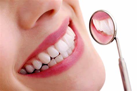 در دندانپزشکی زیبایی ، روکش سرامیکی مبتنی بر فلز جایگزین می شود.