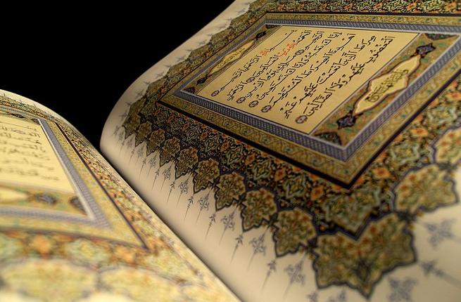 در خانه هایتان قرآن بخوانید