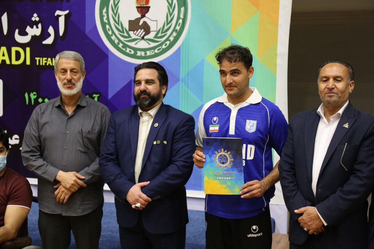 رکورد روپایی برعکس توسط ورزشکار هرمزگانی آرش احمدی طیفکانی ثبت شد