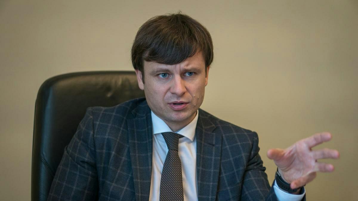 سرهی مارچنکو، وزیر دارایی اوکراین، اوّلین مقامی است