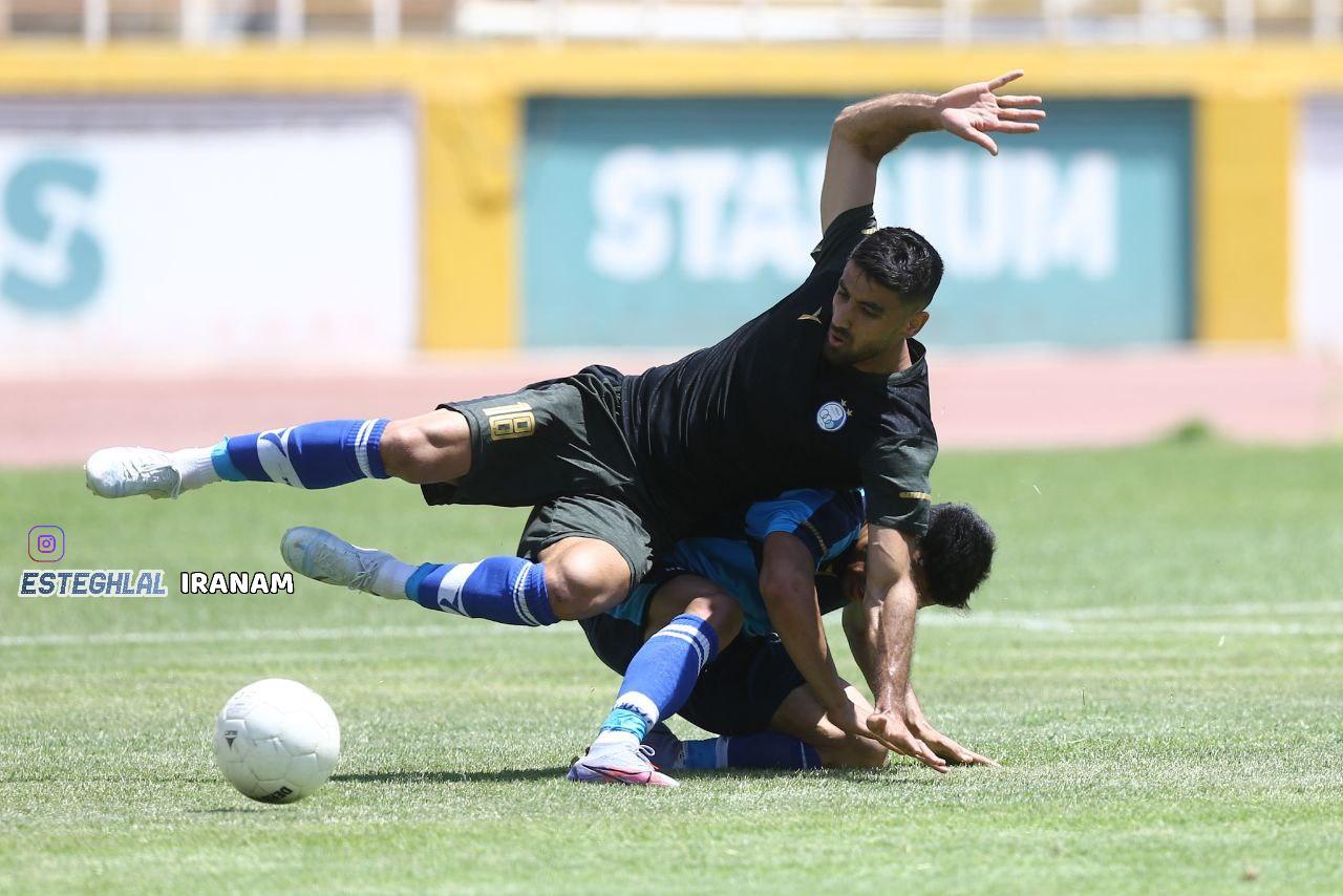 عکس / تصاویری از تمرین و بازی درون تیمی استقلال در 23 تیر 1401