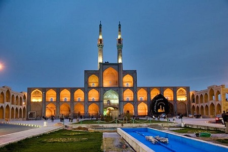 تاریخی ترین مکان گرشگری در یزد میدان امیر چخماق میباشد