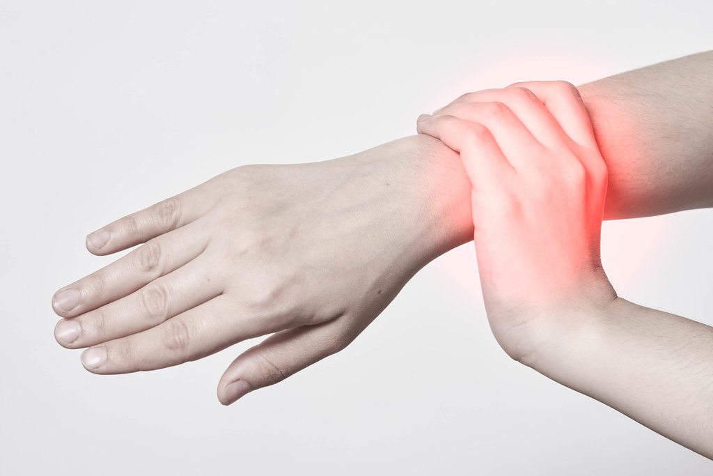 علت های درد دست و درمان آن با فیزیوتراپی
