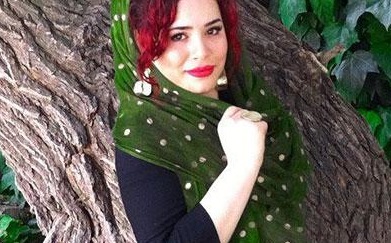 ملیکا شریفی نیا چاقو کشید و دستگیر شد  