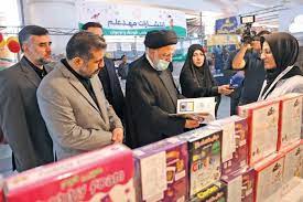 Magiran | روزنامه کیهان (1402/02/27): در بازدید از نمایشگاه کتاب تهران مطرح  شد: رئیسی: کتاب باید ارزان و به سهولت به دست همه برسد