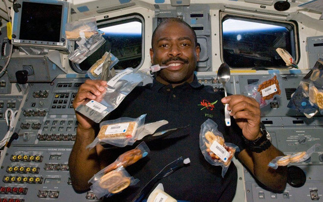 فضانوردان چه میخورند