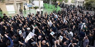 تجمع دانشجویان و مردم در محکومیت اهانت به قرآن مقابل سفارت سوئد | خبرگزاری  فارس