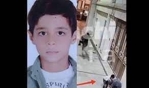 مشرق نیوز - عکس/ اهدای نشان شجاعت به کودک ۷ ساله حادثه تروریستی شاهچراغ(ع)