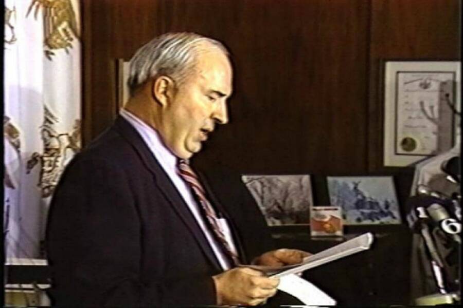 سیاستمداری که در سال 1987 در تلویزیون خودکشی کرد + تصاویر