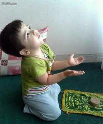 کوچولوهای نازنین در حال نماز خوندن