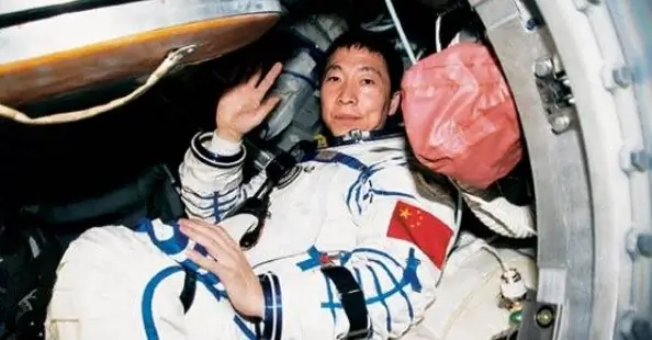 فضانورد چینی میگوید صدا های ترسناکی از فضا می آید + عکس