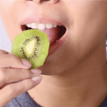خواص و ارزش غذایی میوه کیوی، عوارض مصرف بیش از حد کیوی