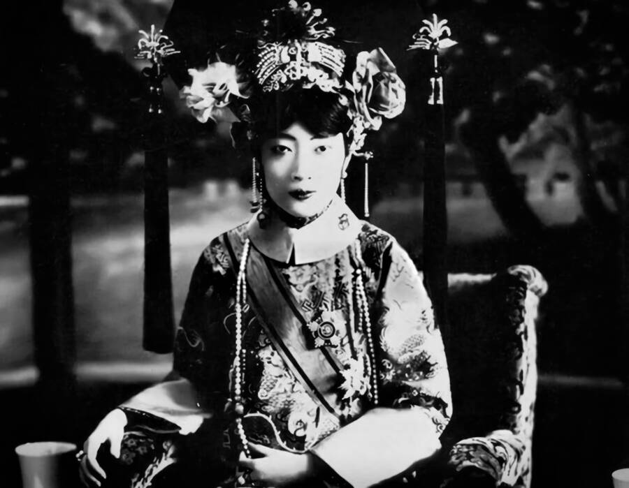 زندگی همراه با شکنجه ملکه وانرونگ، آخرین ملکه چین