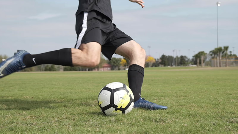سانتر کردن در فوتبال - آموزش نحوه ارسال سانتر در فوتبال