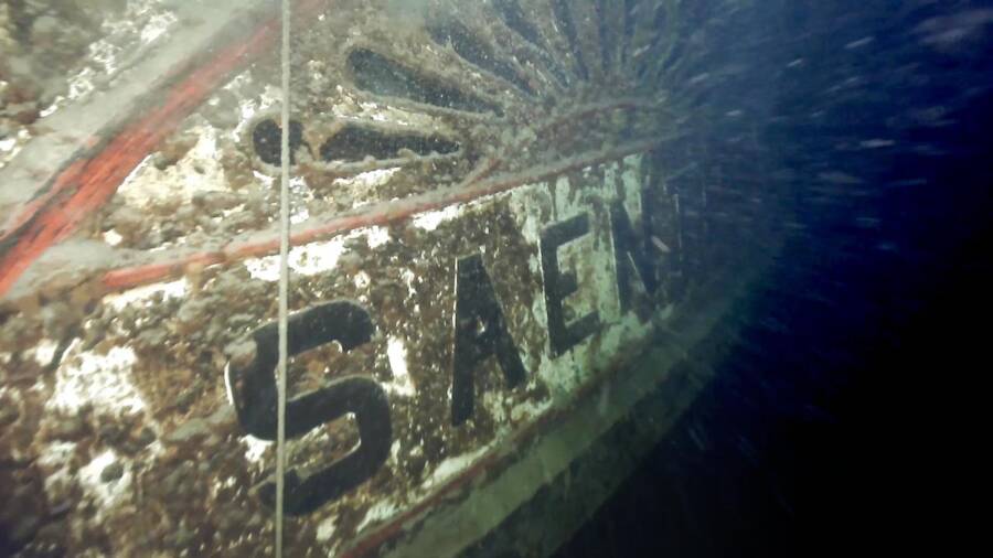 کشتی غرق شده تایتانیک آلپ در سال 1933 از ته دریاچه کنستانس بلند می شود