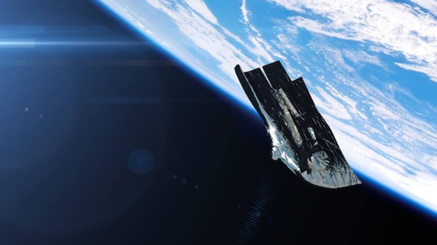 چرا برخی می گویند ماهواره شوالیه سیاه یک سفینه فضایی بیگانه 13 هزار ساله است؟