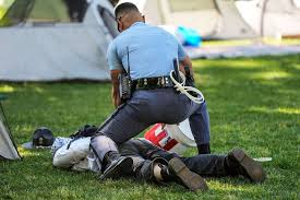 ‫تداوم خشونت پلیس آمریکا با دانشجویان و بازداشت دو استاد دانشگاه - ایرنا‬‎