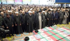 ‫تشییع شهدای خدمت در تهران/ اقامه نماز رهبر انقلاب بر پیکر شهیدان/ ویدئو‬‎