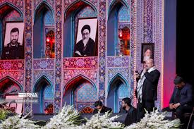 ‫فرارو | (تصاویر) گرامیداشت هفتمین روز شهادت رئیس جمهور در میدان امام حسین‬‎
