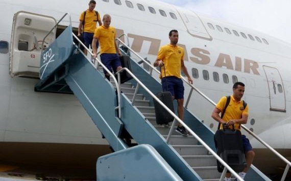 عکس: بازیکنان در فرودگاه بارسلونا 