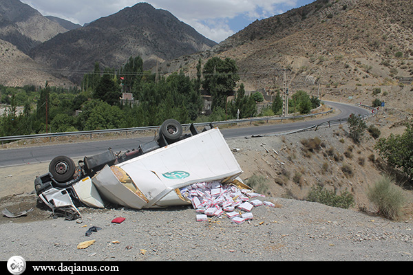 تصادف مرگبار کامیون حامل پنیر در جاده جیرفت-کرمان