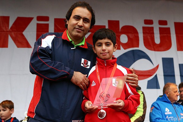 پسر 11 ساله ایرانی اسطوره جدید فوتبال دنیا ! + عکس 