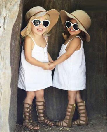 عکس های داغ دو دختر کوچک که ستاره مد شدند