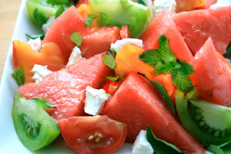 طرز تهیه سالاد گوجه با هندوانه مخصوص تابستان 