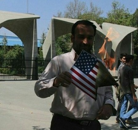 کمپین ایرانی‌ ها برای سوزاندن پرچم آمریکا