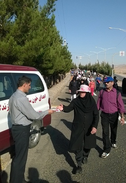 حضور کارشناسان انتقال خون استان قزوین در همایش پیاده روی خانواده