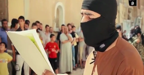 جنایات داعش /اعدام فجیع جوان سوری +فیلم